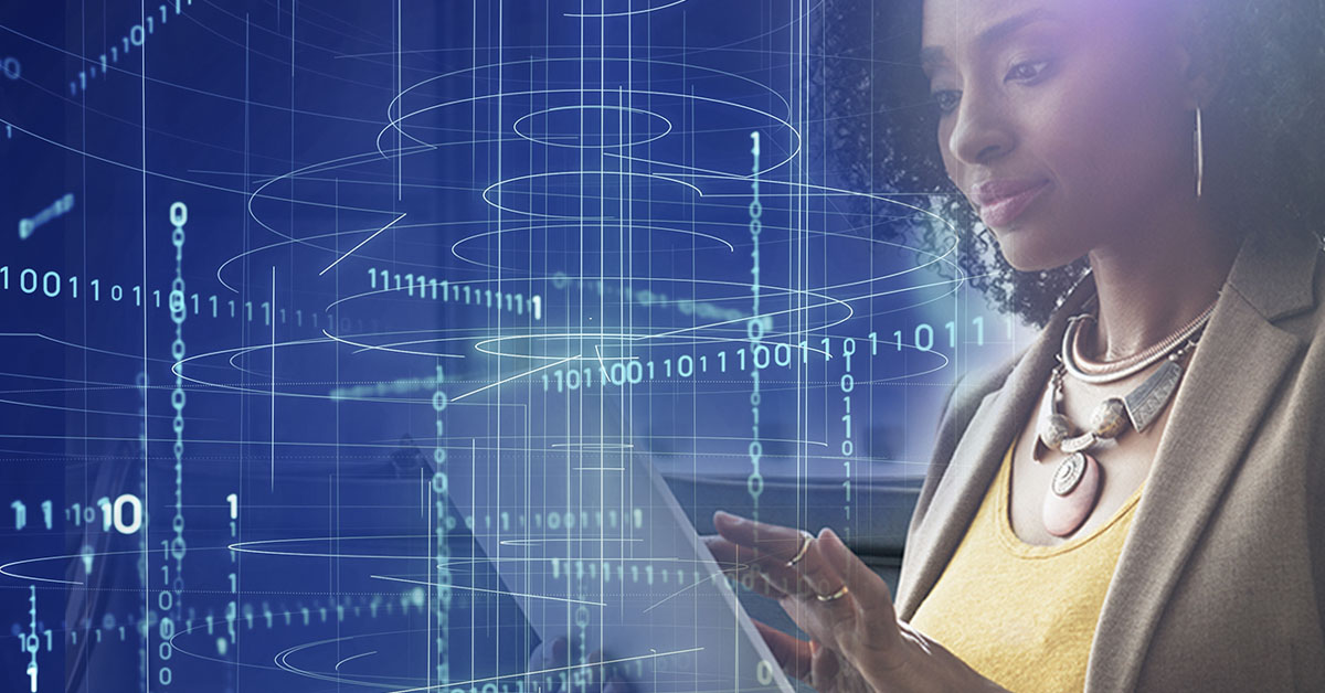 Người phụ nữ Mỹ gốc Phi mặc trang phục công sở chuyên nghiệp sử dụng máy tính bảng được bao quanh bởi nền màu xanh dương của các đường di chuyển màu trắng và mã nhị phân, gợi ý được đắm chìm trong mạng kỹ thuật số